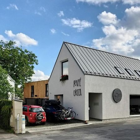 Kafe Orech Mnichovo Hradiště Buitenkant foto